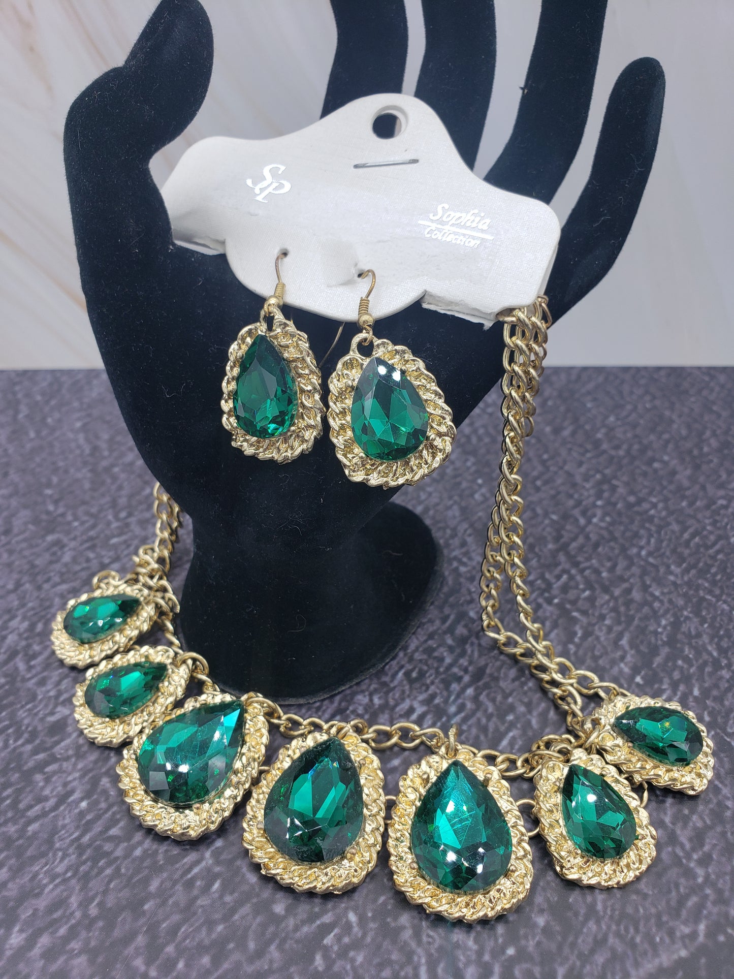 Green and Gold earring and necklace set *NEW*