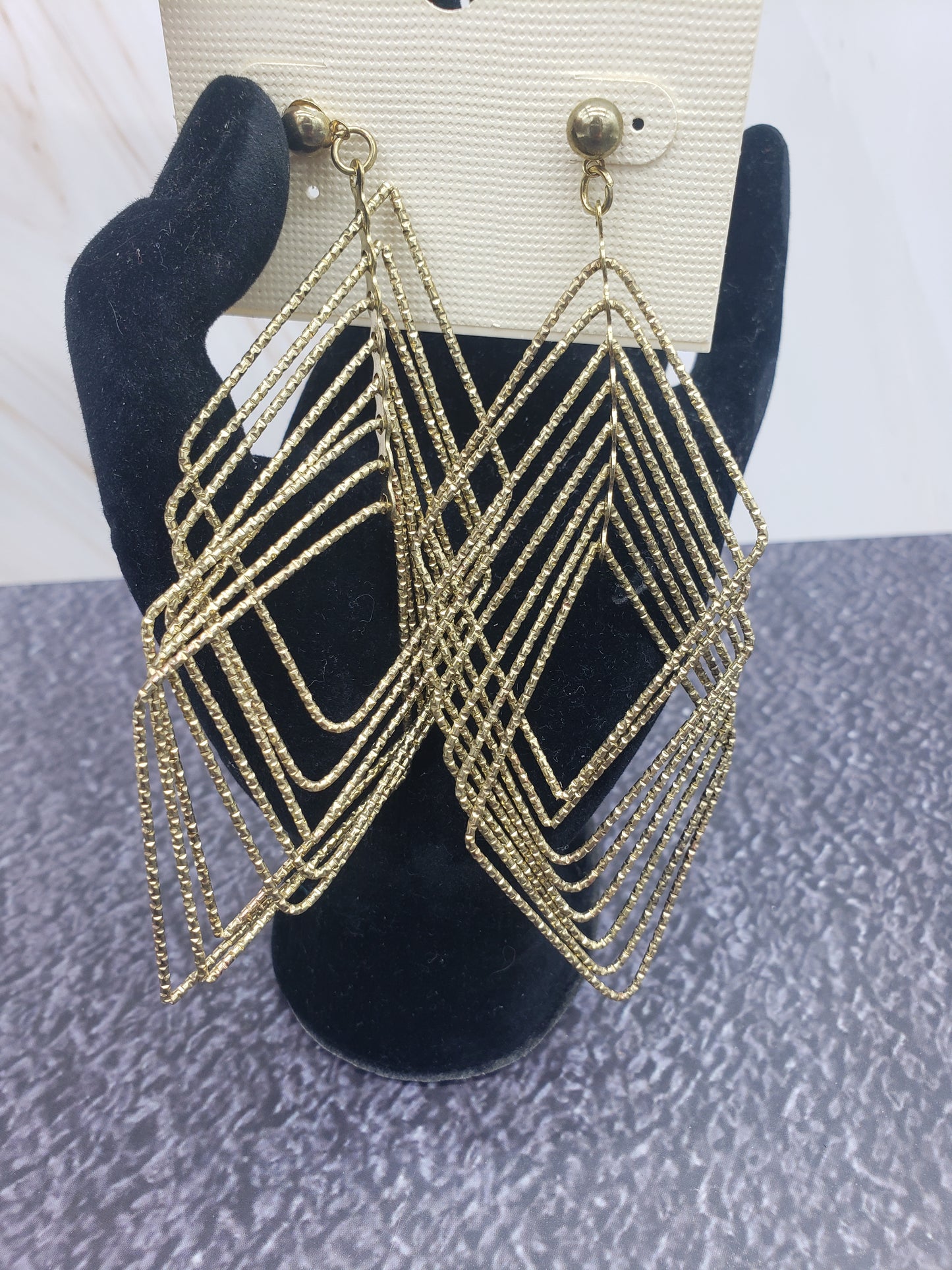 Gold dangle earrings *New*