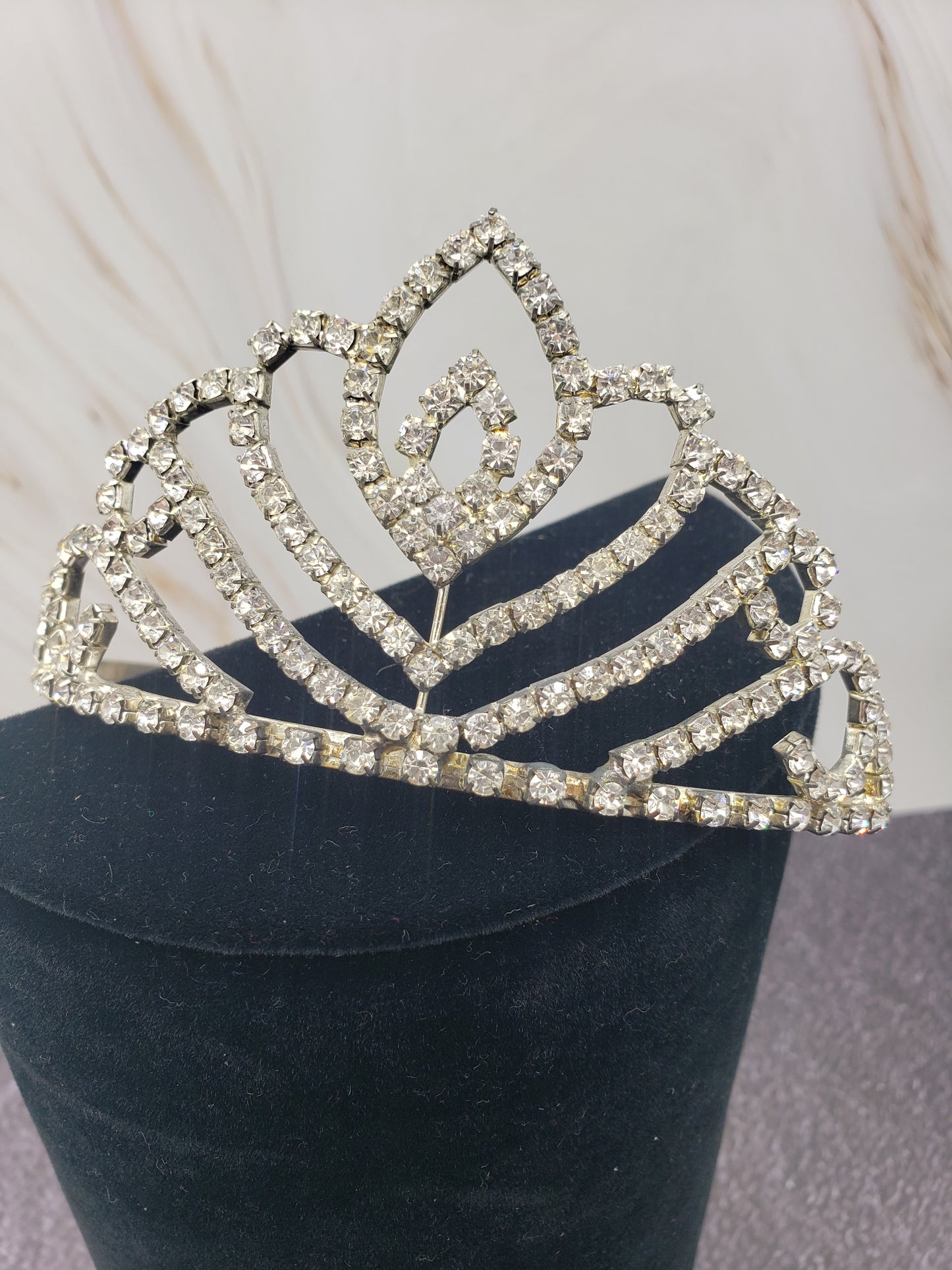 Tiara with metal combs