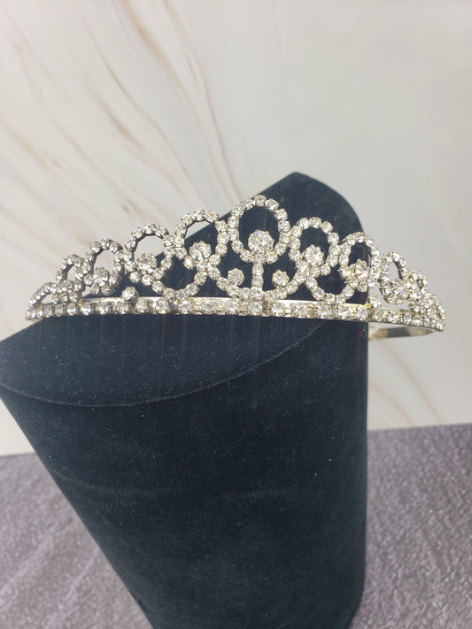 Tiara with metal combs